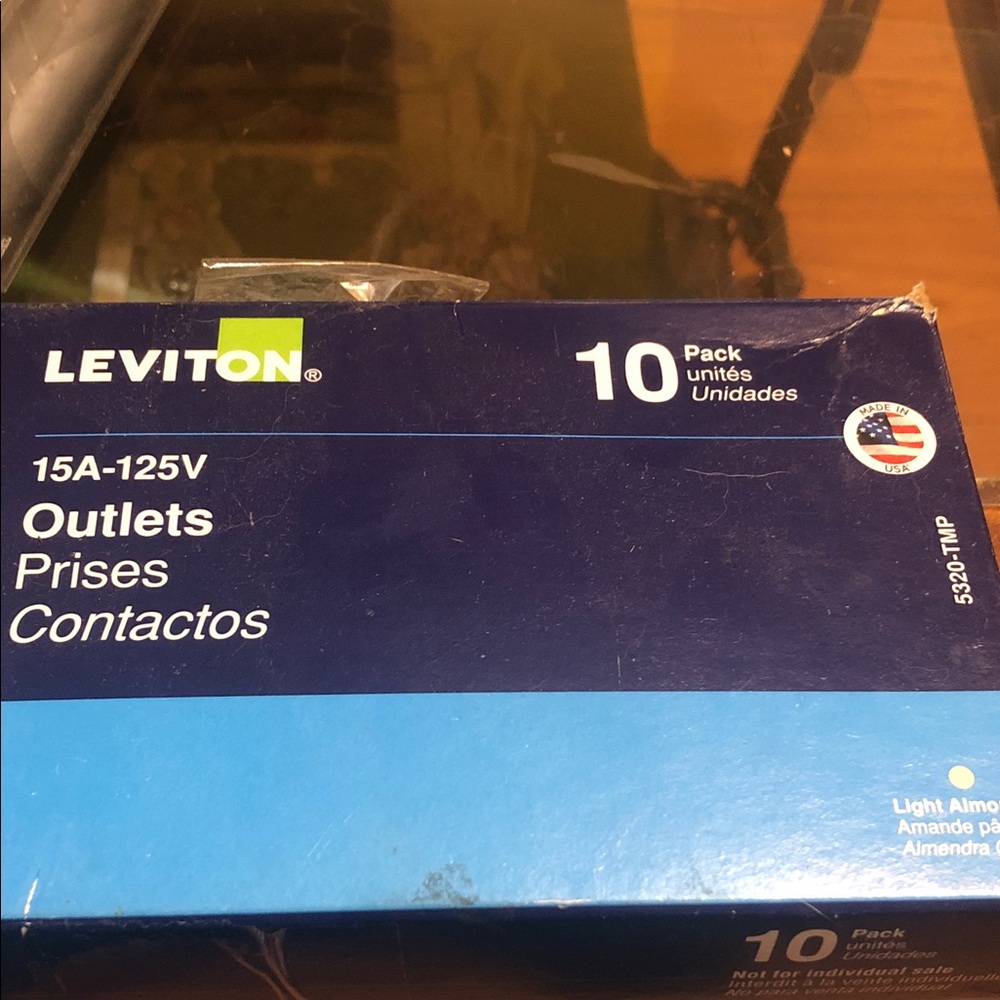 Leviton 15A-125V Outlets 10-Pack - Blue Box light Almond
